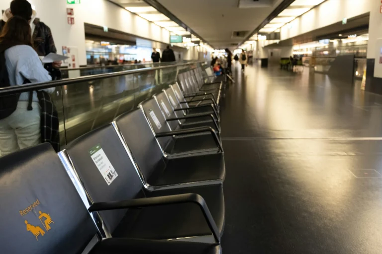Cómo ir del Aeropuerto de Viena al centro: tren, autobús, CAT y taxi